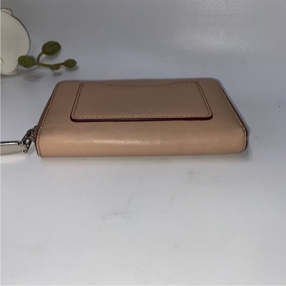 Marc Jacobs Leather Zip Around Wristlet Nude- Pre Loved - Picture 8 of 11